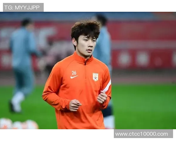 足球明星化身战士勇闯绿茵场展现无畏精神与团队合作的传奇故事