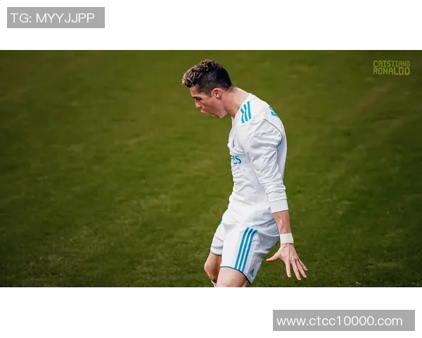 足球明星送上新年祝福愿你在新的一年里梦想成真健康快乐如球场上的胜利